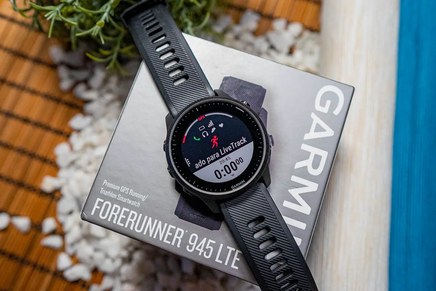 GARMIN 945 LTE | Review, and