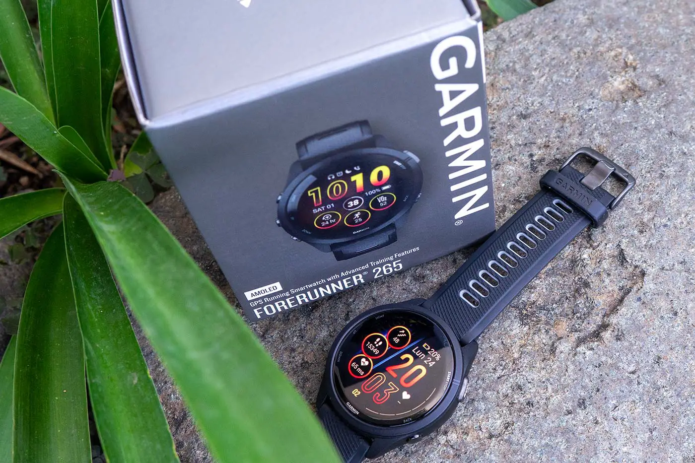  Garmin Forerunner® 255 Music, reloj inteligente para correr con  GPS con música, información avanzada, batería de larga duración, color  negro : Electrónica
